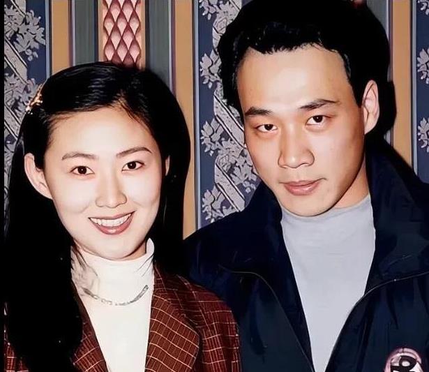 他们是银幕中的搭档，男帅女靓，女演员浑身上下都散发着浓浓的女人味，有颜值有气质，
