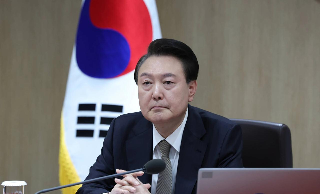 【热点评述】尹锡悦彻底栽了，谁让他出招太损，这回可能把牢底坐穿了。
日前，韩国情