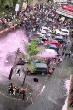美国街头变“战场”，上千人围攻执法大楼；特朗普调派2000国民警卫队，誓言“解放