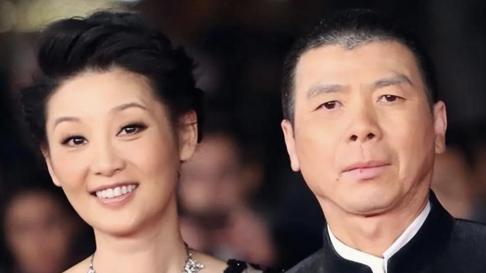 徐帆说出她和冯小刚婚姻的真相，在忍在熬，但感情坚如磐石