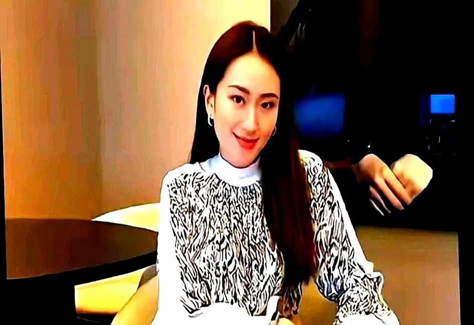 啪一声！
被泰国“抛弃”的佩通坦，用亲身经历告诉龙哥，洪氏父子决不可深交。
现在