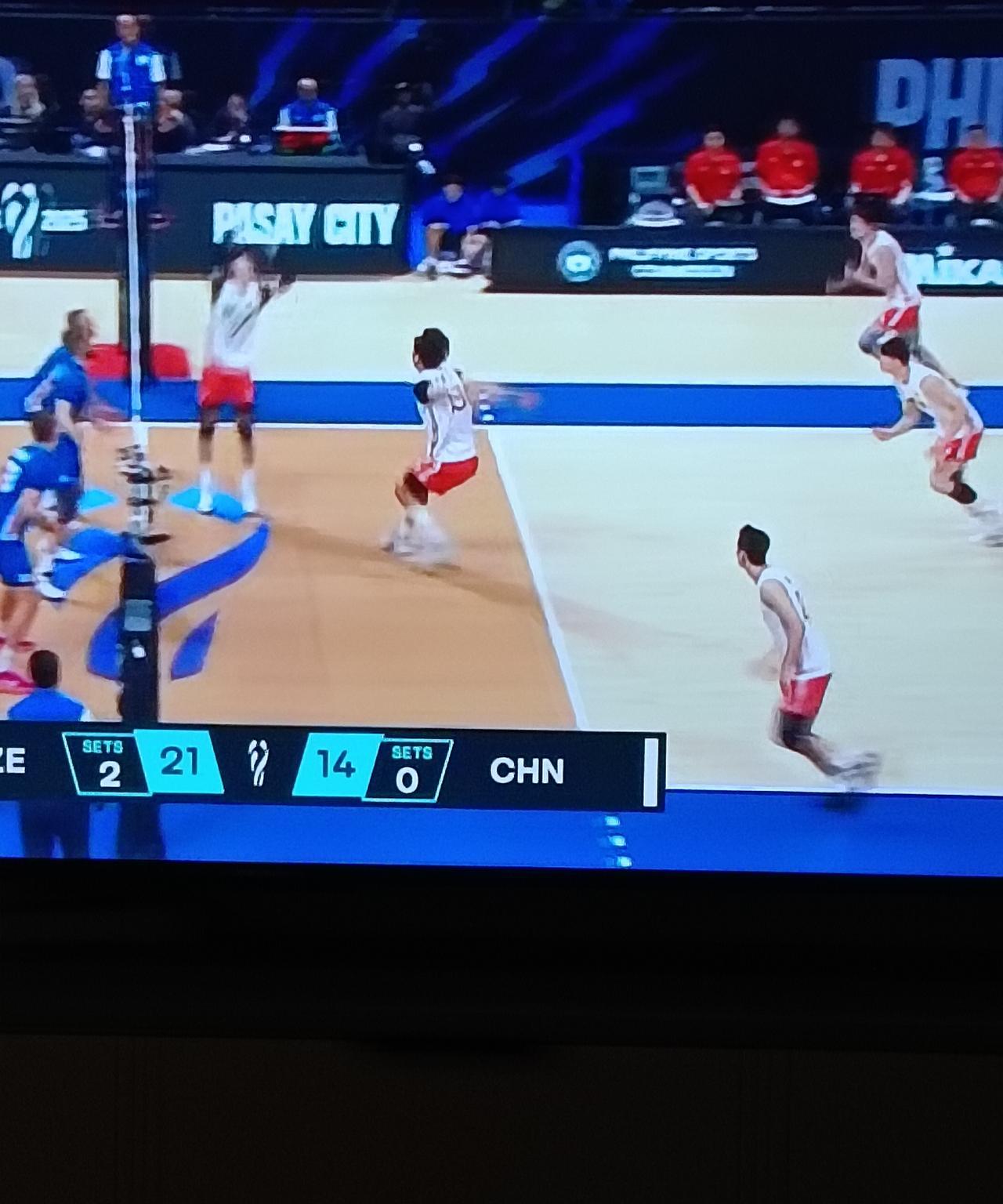 世界第三的巴西队出局，最恨的是中国队。
中国对捷克，巴西人都在看台上关注这场比赛