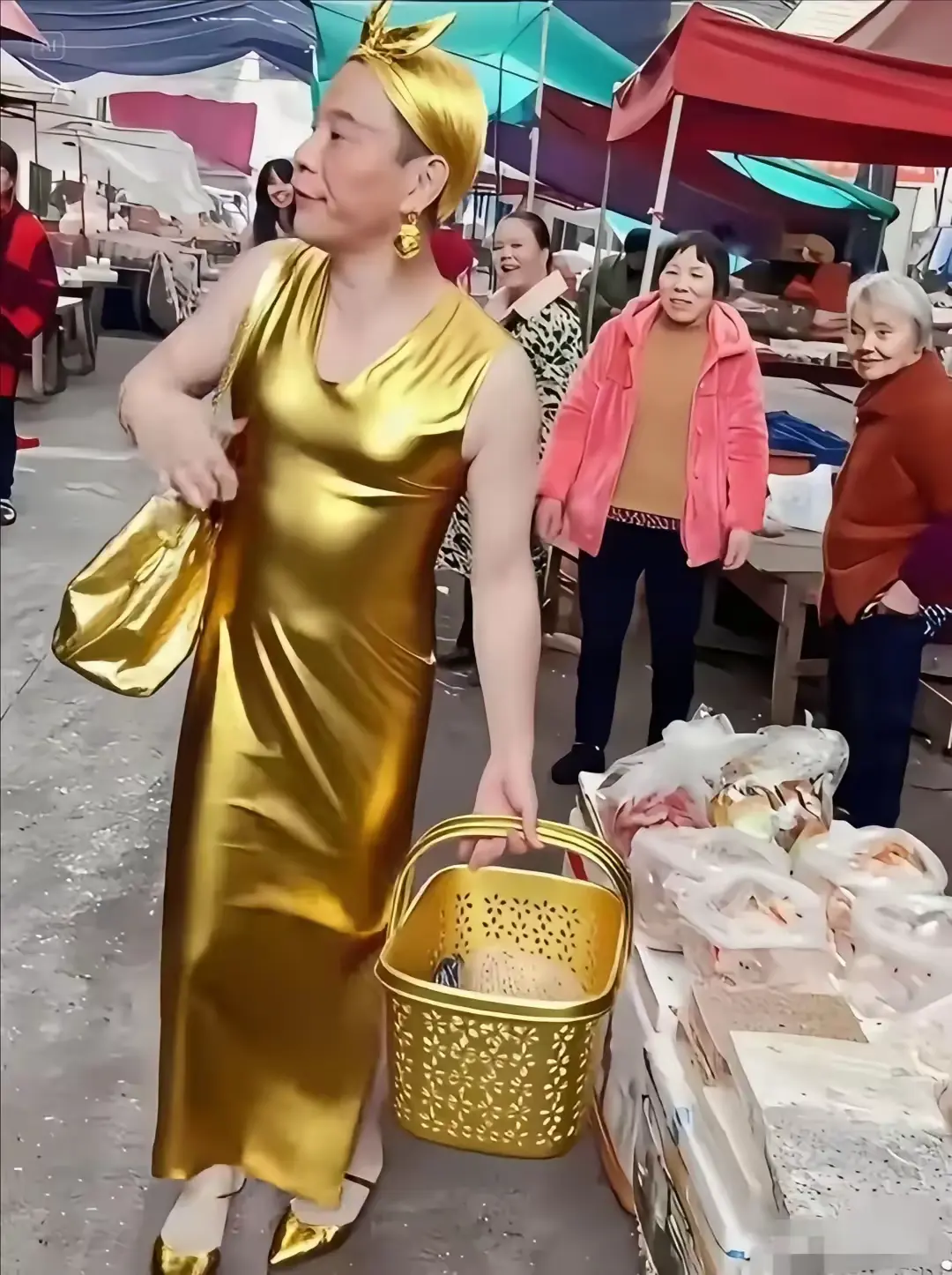 这就是穿金戴银吗？太豪了