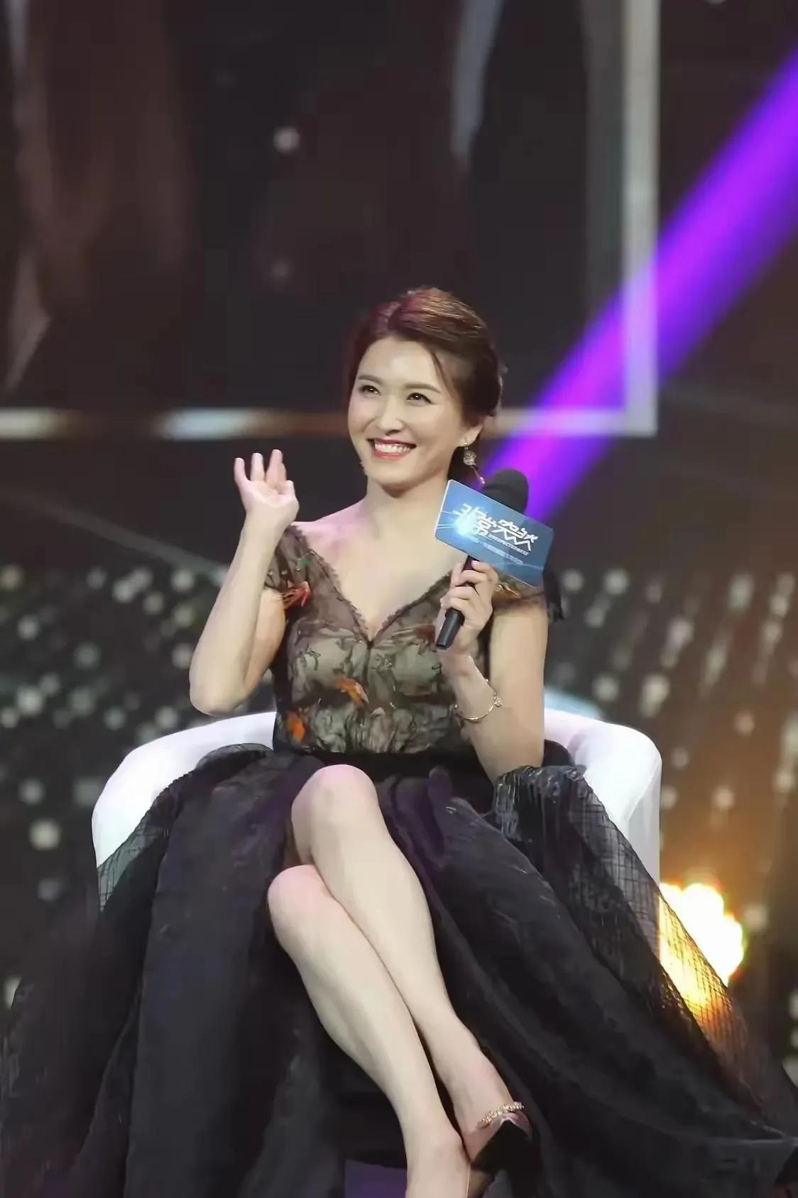 她惊艳了时光

















我的天哪！时间在她身上仿佛静止了