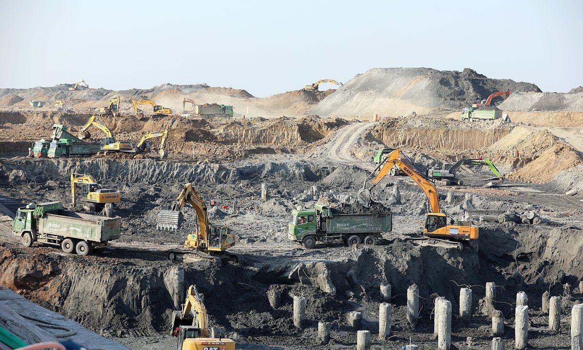 美国五角大楼甩了55亿美金给自家稀土公司，试图夺走中国稀土地位。
稀土不是土，是
