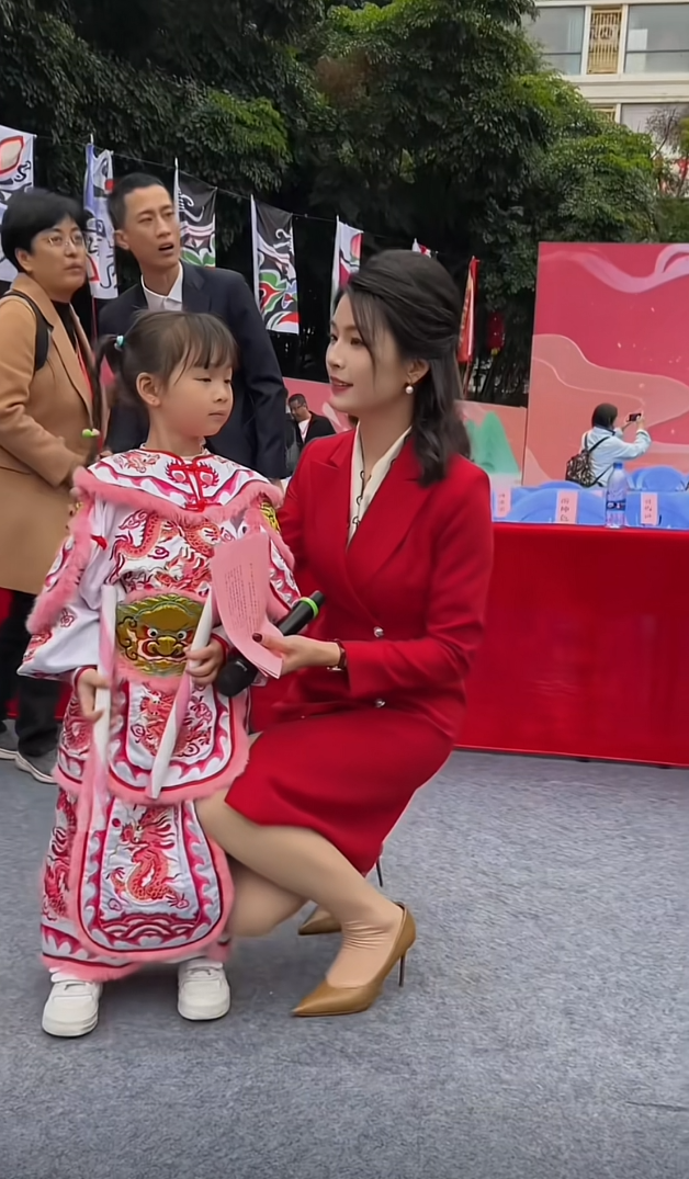 还是要经常陪孩子参加校园活动啊！