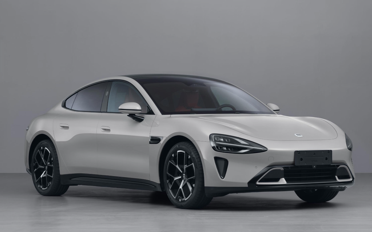 小米SU7标准版二手现在15万元左右，基本上能买个几千公里的车型，其实还是蛮香的