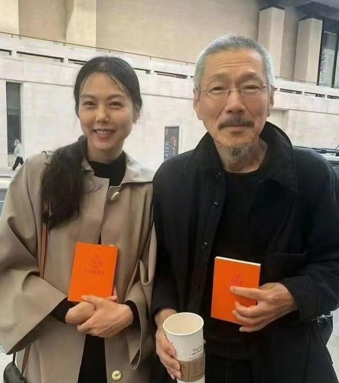 其实，金敏喜找的最好的男友就是洪尚秀。
金敏喜为什么在谈过李洙赫、李政宰和赵寅成
