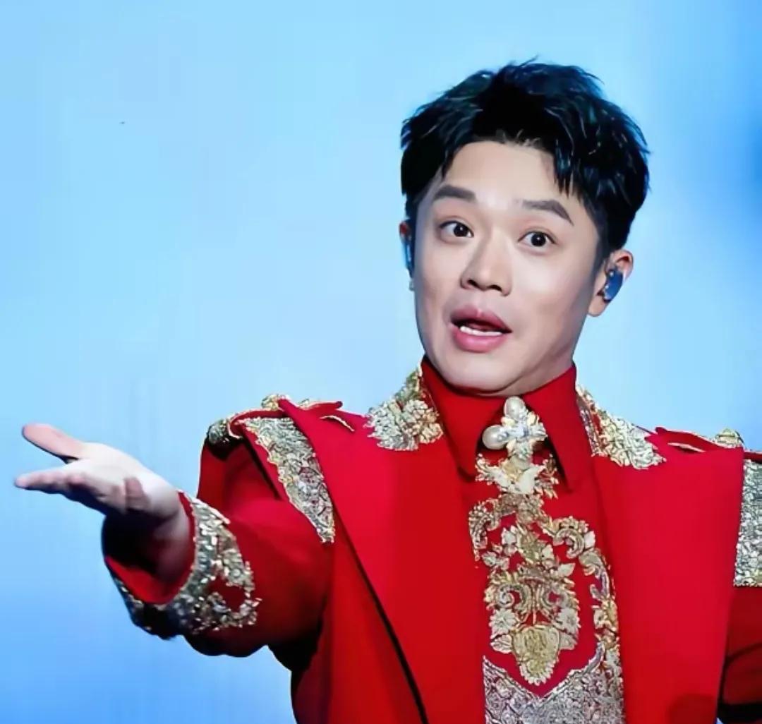 曾毅一块表，炸出注销7家公司！显微镜追星，边界在哪？
曾毅老师大概也没想到，自己