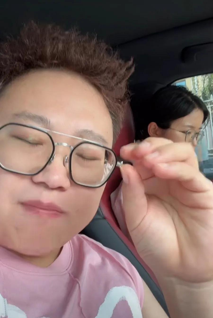 都是坑一开车门就说:老公你太棒了！这情绪价值给的太到位了！
都是坑去上毛戈平的课