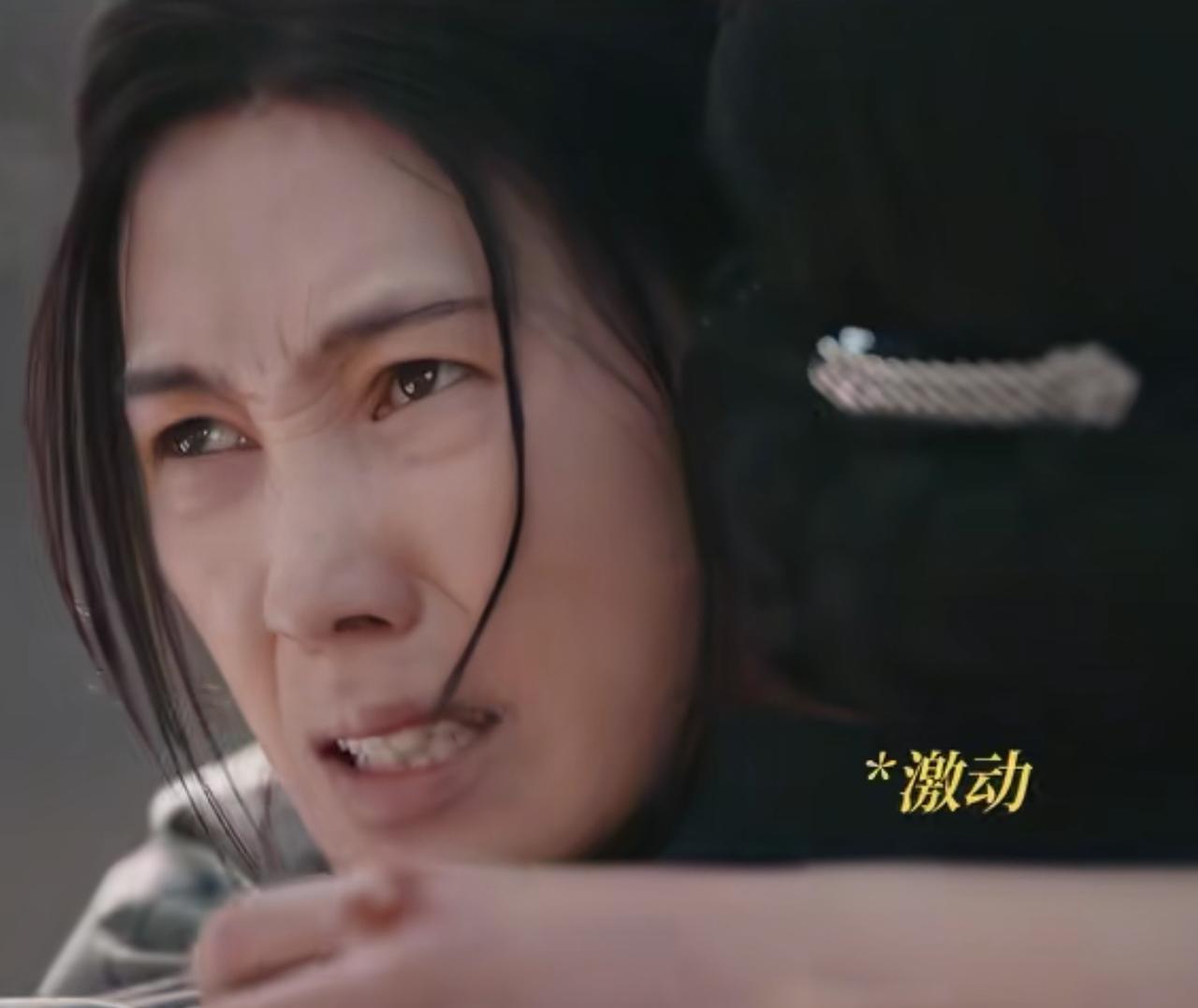 《灼灼韶华》韶华终于找到了当年灭门案的唯一幸存者宋萍，宋萍问她：“你是人是鬼？”