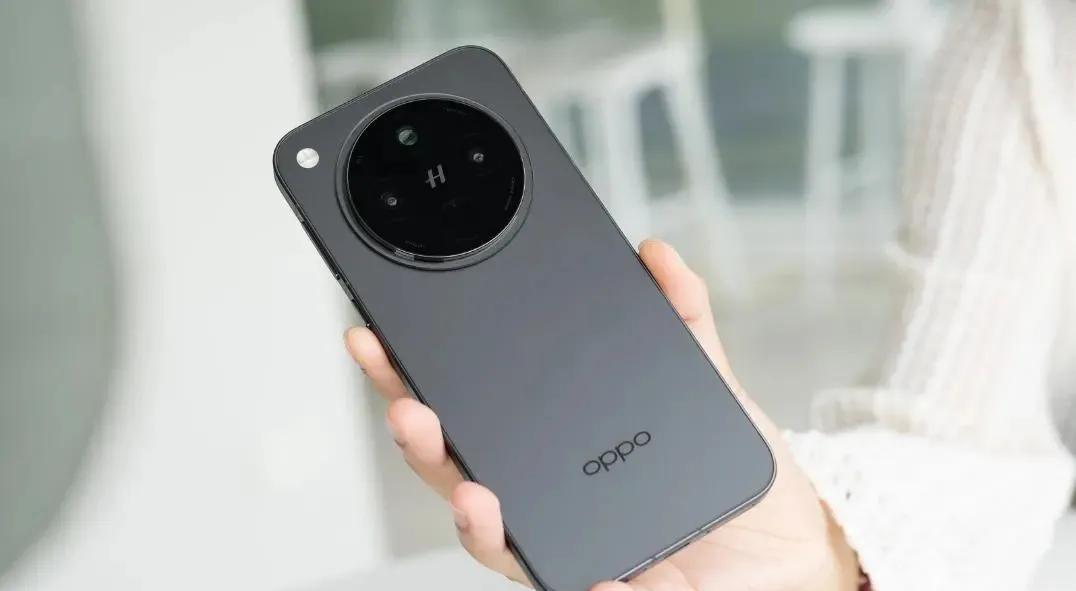 OPPO和vivo这两款即将发布的旗舰机都很有看头。
OPPO Find X8 