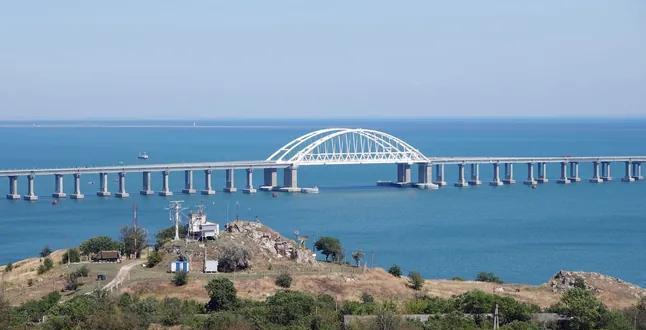 图文：乌军可以使用托洛卡TLK-1000水下无人机摧毁克里米亚大桥
乌克兰军方越