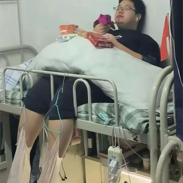 室友每天都过的开开心心的，没有一点烦恼，真是羡慕啊！
