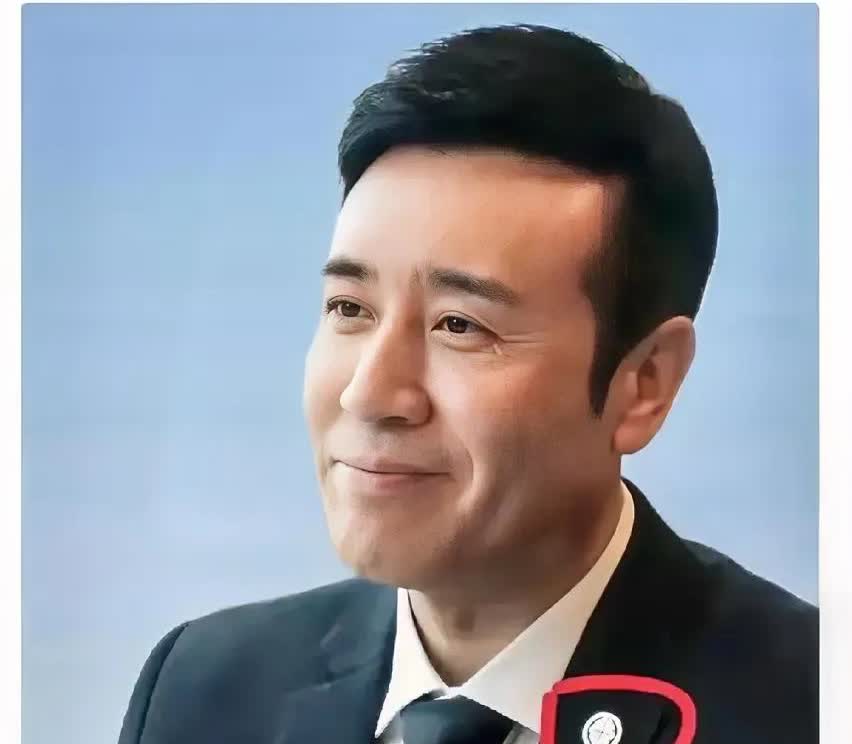 演员于和伟回到故乡抚顺用餐，账单金额显示334元，店家热情豪爽，主动抹去零头只收