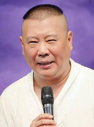 郭德纲最新回应了杨议来了！昨天郭德纲直播时表示:千万不要去搭理比你闲的人，因为他