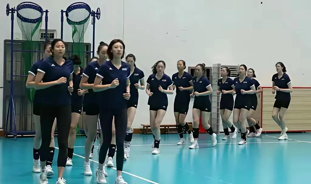 中国女排漳州最新消息！
集训已经变成十四人并非十六人
高意已经到位
这一步浦江判