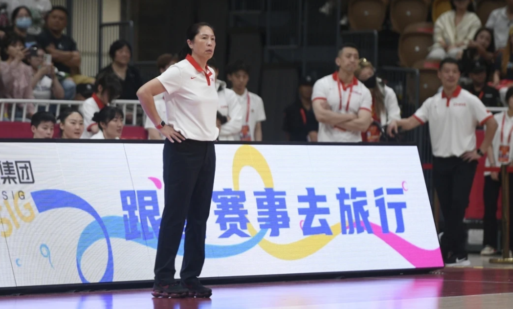 前中国女篮主教练郑薇谈女篮人才培养，她表示：首先还是要提升联赛质量，现在整个联赛