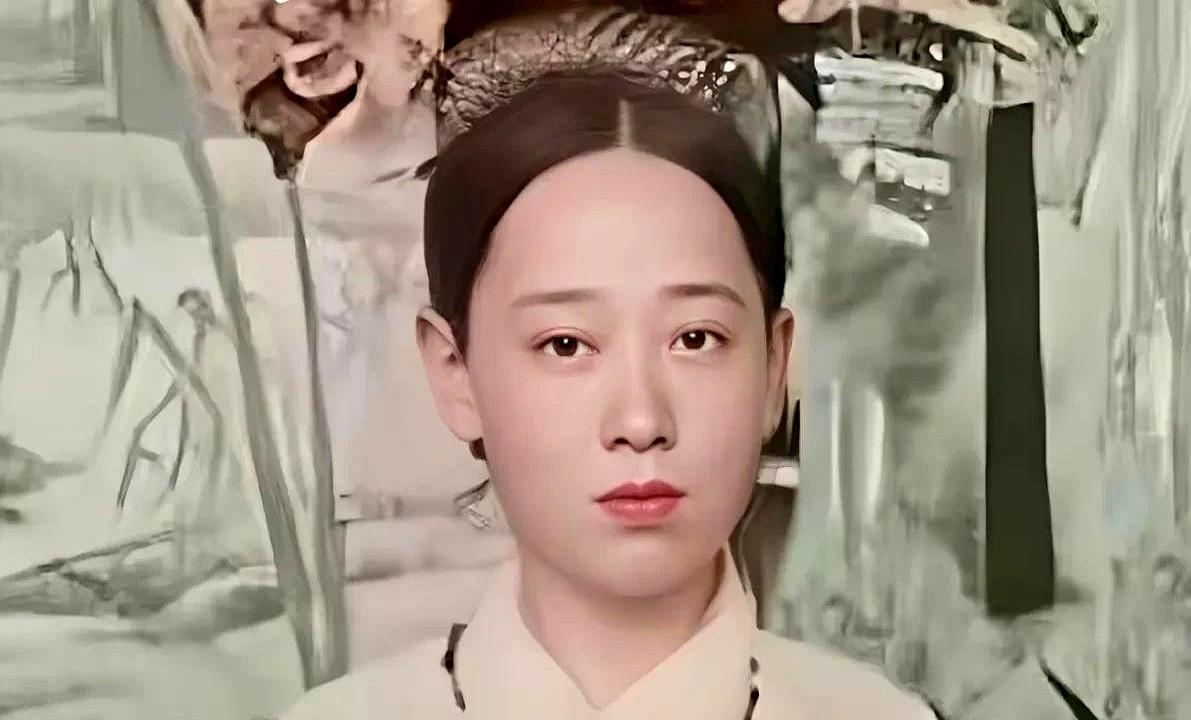 载沣，清末紫禁城里难得一见的高颜值美人儿。
因为常年跟在慈禧身边，留下的照片特别