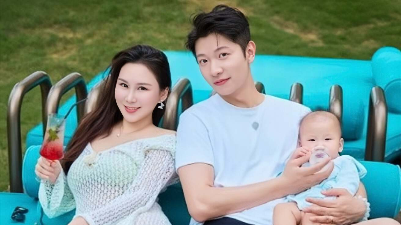 恭喜！TVB前知名男星在香港买房，娶富婆妻子遭质疑吃软饭