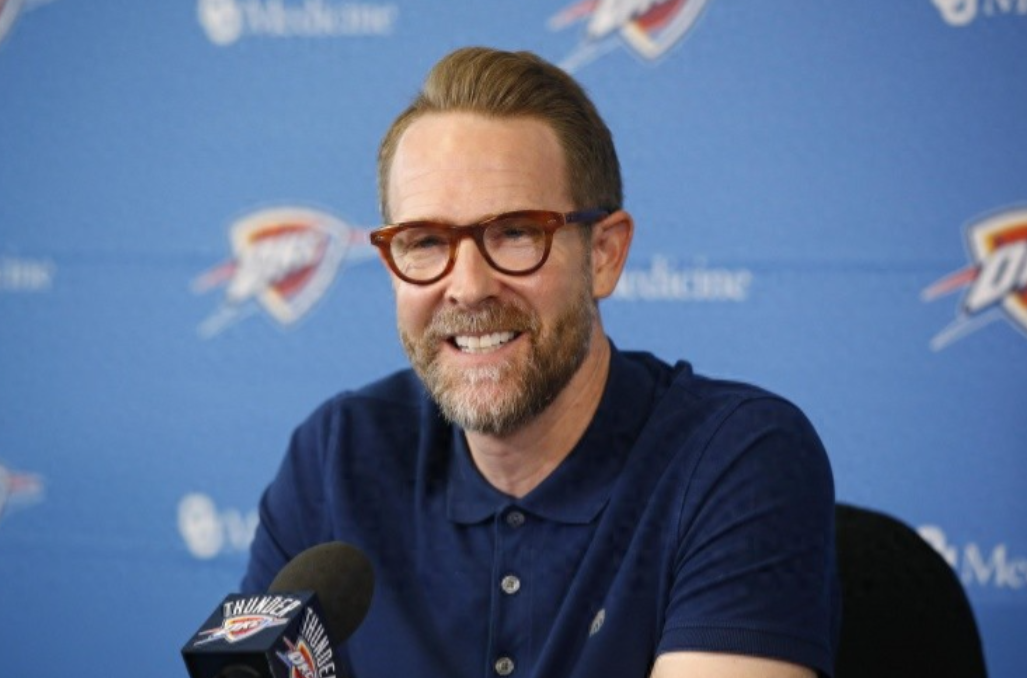 NBA常规赛，快船103-114不敌太阳惨遭四连败，跌至西部倒数第三。
有趣的是