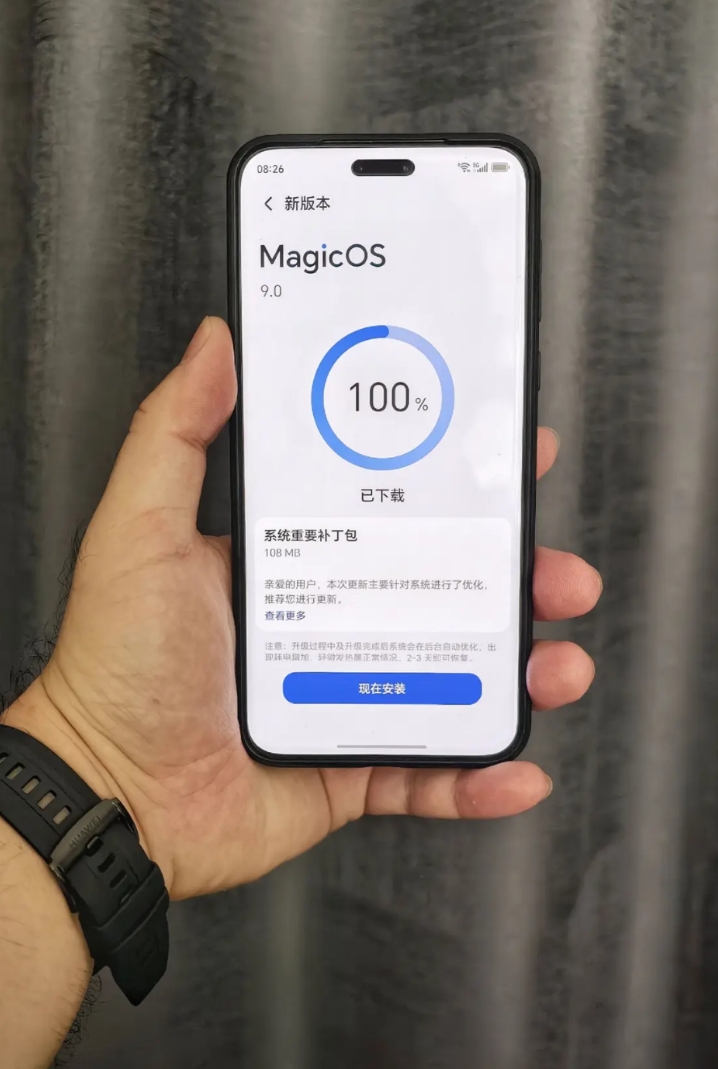 这个补丁不大，108MB。
从首销日至今已经近9个月，目前我的电池健康度仍然是1
