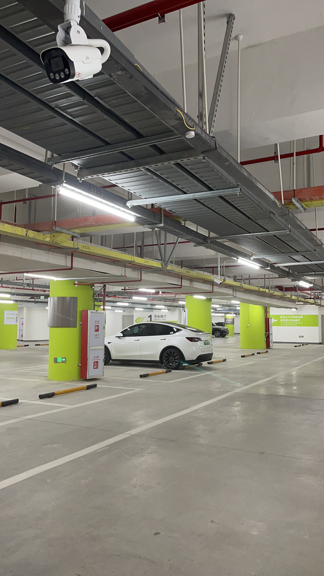 特斯拉modelyp九千公里分享帖
1️⃣水泵换过一次，驾驶室异响。很吵闹的蜂鸣