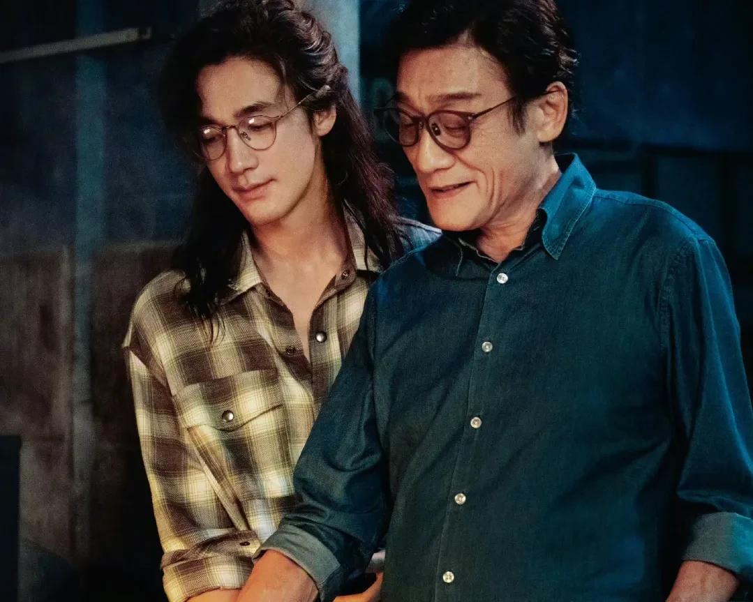 成龙梁家辉主演的《捕风追影》即将上映，目前点映开启，主创也在马不停蹄的路演。
点