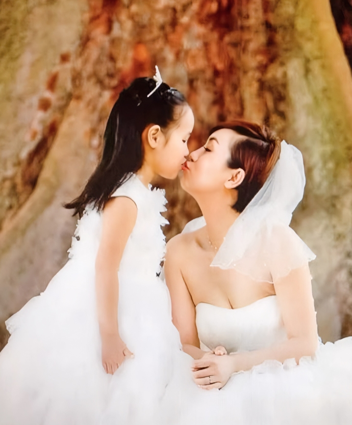 朱媛媛女儿本本17岁了！
妈妈抗癌5年她也接受了
但是有一件事，我猜测她肯定接受