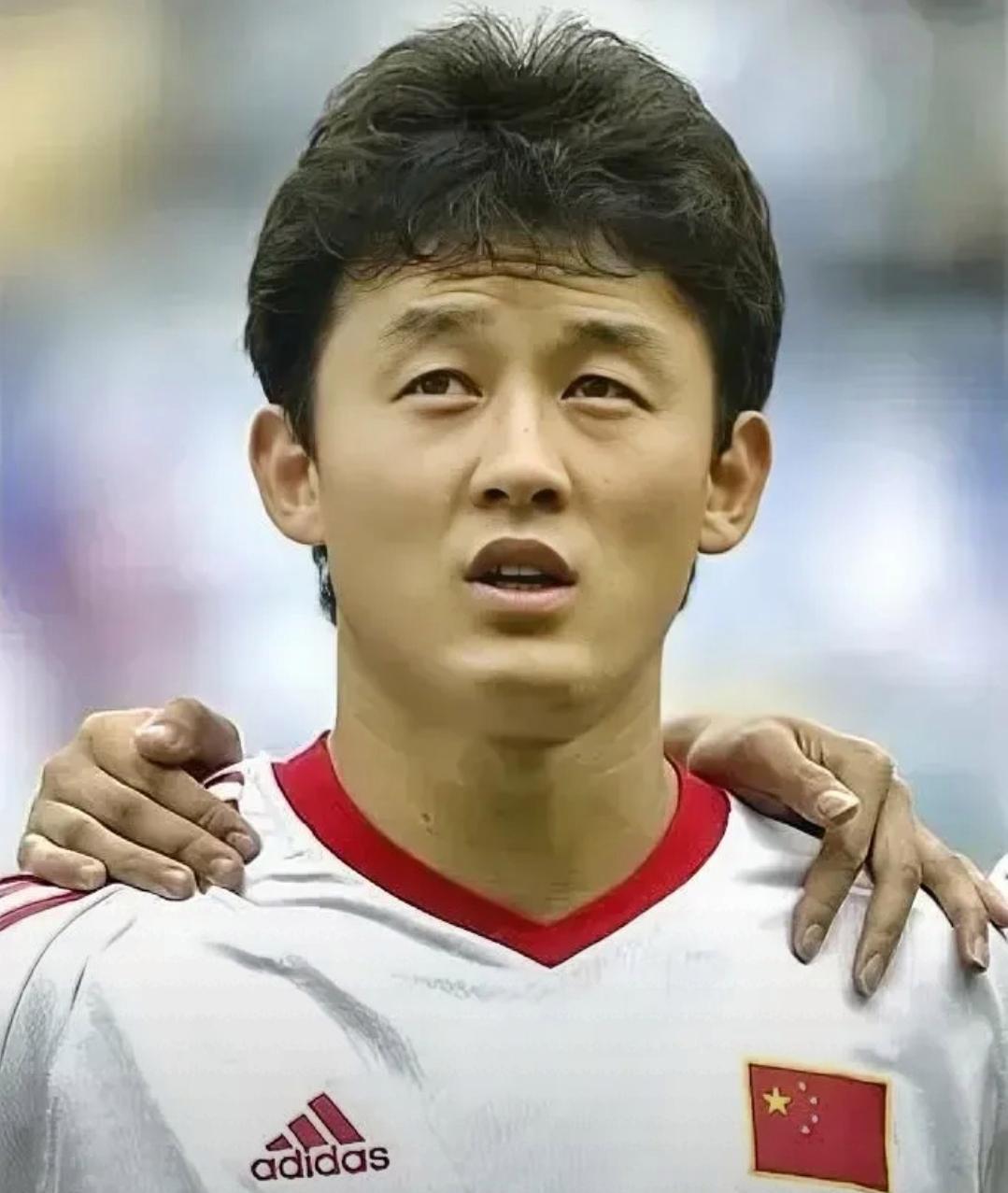 让孙继海接手国足吧！
国足与印尼的比赛，孙继海担任解说嘉宾，听了他的解说分析，我