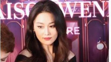与李晨分手11年后，张馨予嫁给“普通男人”，她的选择真明智