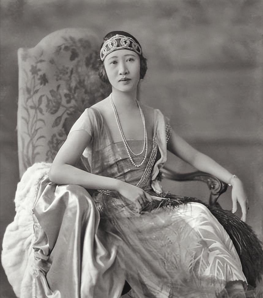 1908年，20岁的外交天才顾维钧，迫于父母的压力，和17岁的张润娥完婚，他却在