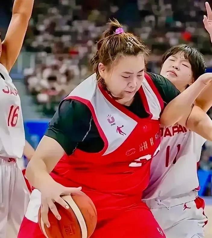 刘禹彤硬刚美国队！大运会女篮决赛凌晨开打，央视直播别错过！
宫鲁鸣亚洲杯没选她？