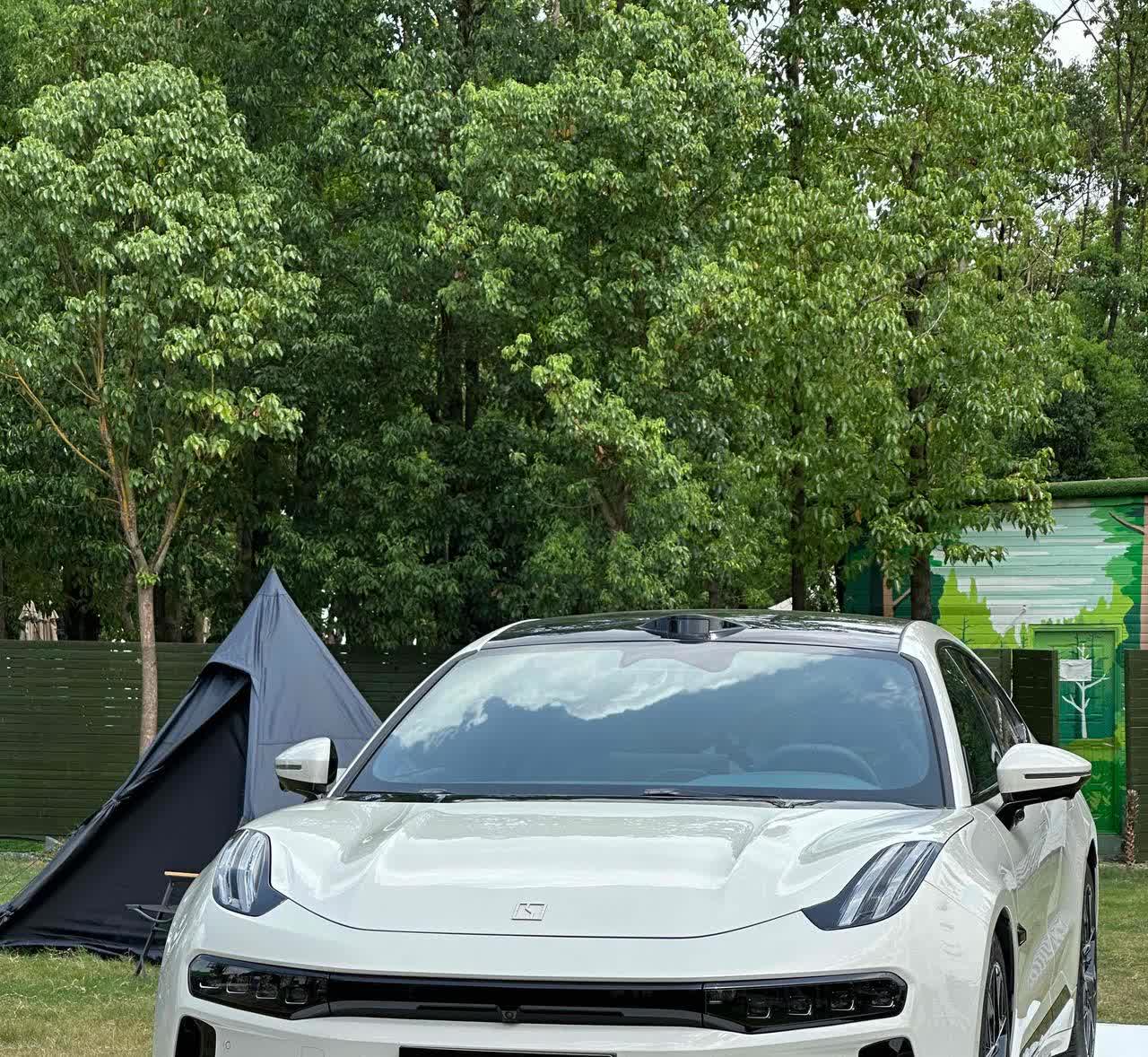 国产豪车排行前10名：
​第一名：红旗国礼——718万
​第二名：仰望U9—
