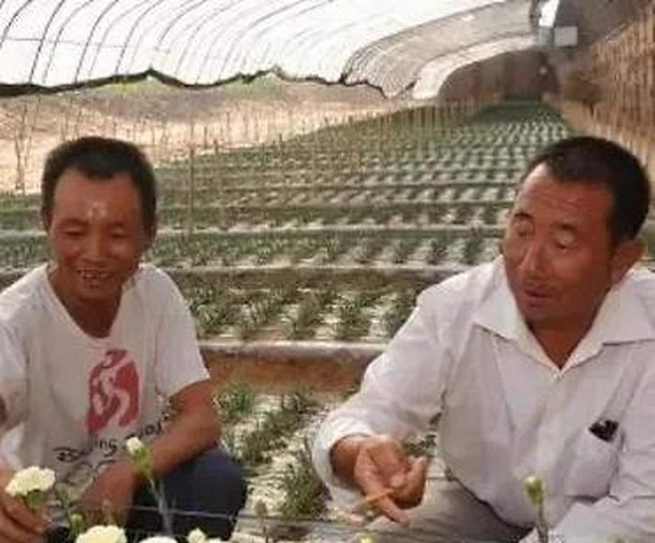 15年前，山西煤老板张弛前往迪拜体验贵族生活，3天挥霍了1200万。离开之前，一