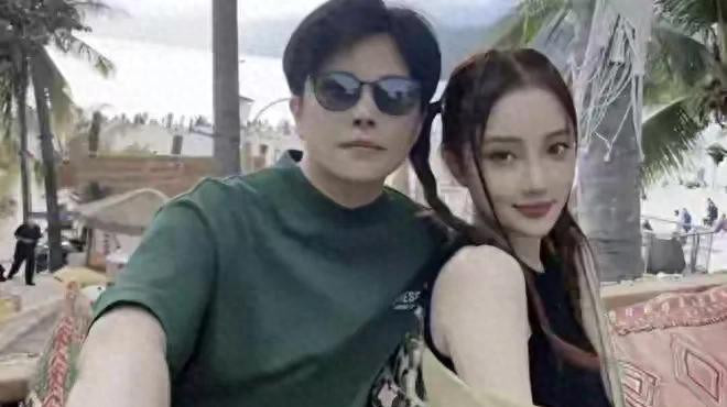 李小璐三亚度假照曝光！与小鲜肉亲密依偎，42岁身材如少女般婀娜