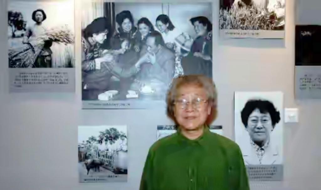 那个当年给毛主席点烟的徐建春晚年时在家里的照片。