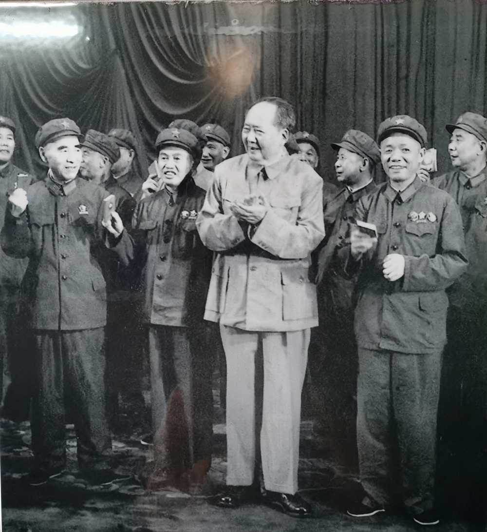 韩先楚戎马一生，最无法容忍的有两件事。第一件事就是大跃进期间，鼓吹亩产万斤粮。韩