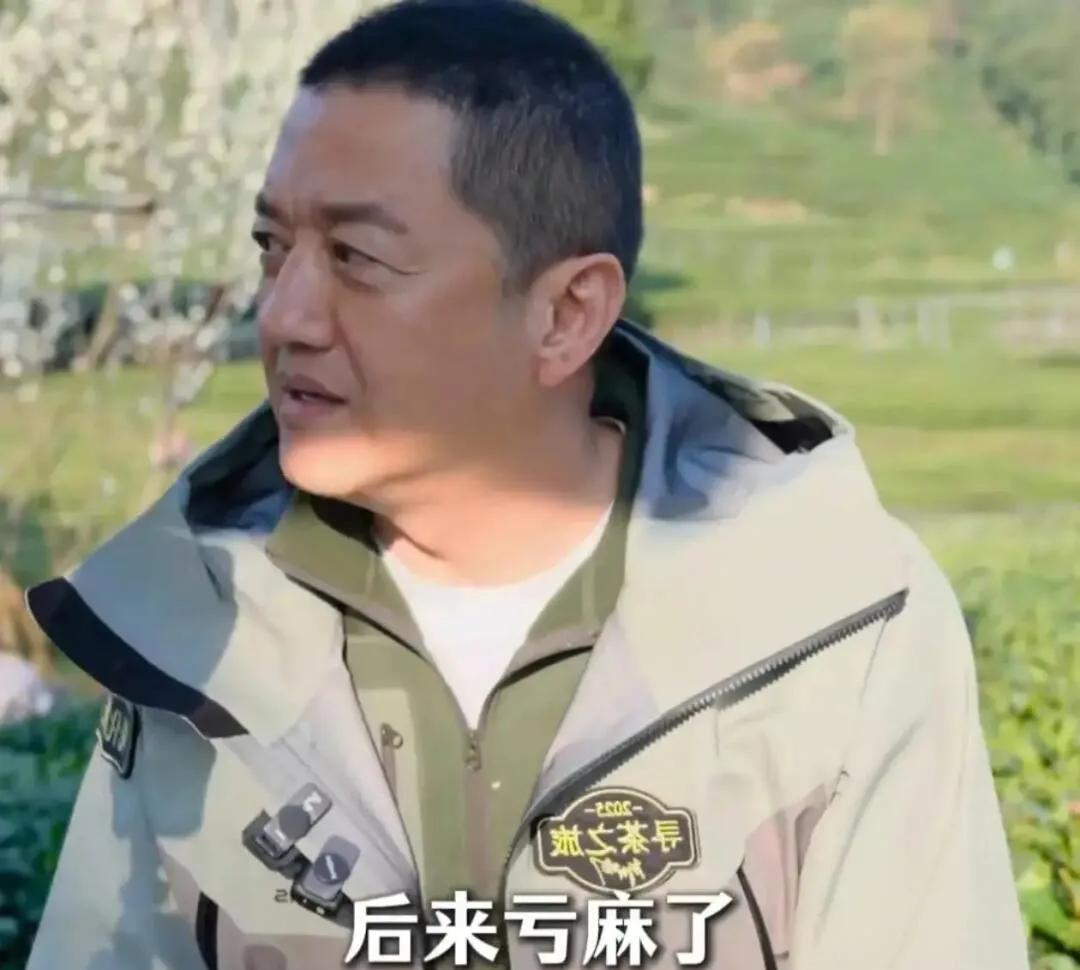 这一刻
李亚鹏对谢霆锋的羡慕到达了顶峰，
不是因为他年轻多金，得到了天后的心
而