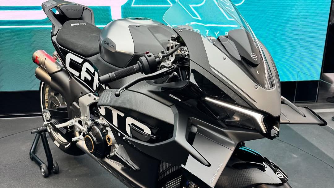 春风V4 SR-RR原型车亮相米兰展，颠覆速度信仰！