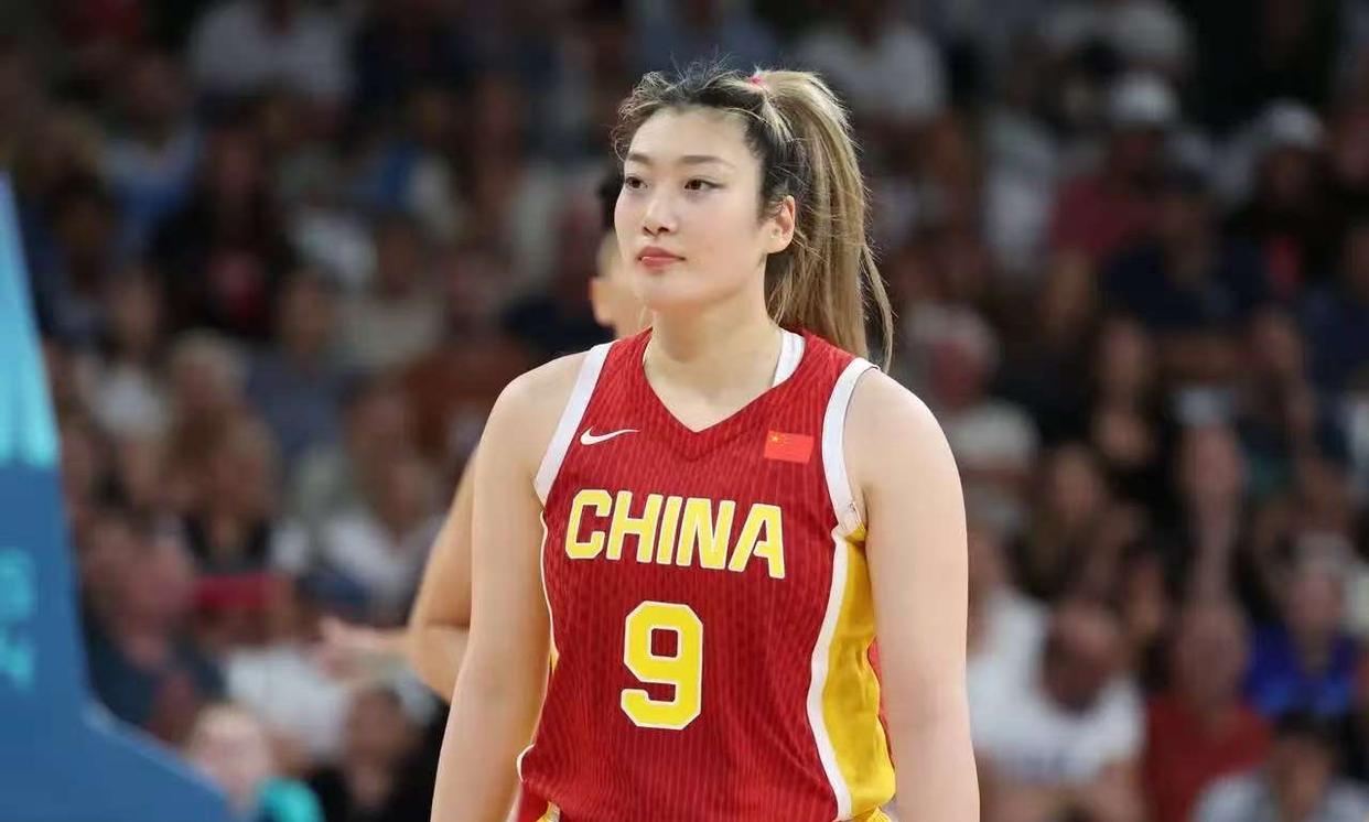 前中国女篮球员怎么了？
李梦——9分2篮板
王思雨——4分4助攻
韩旭——未出场