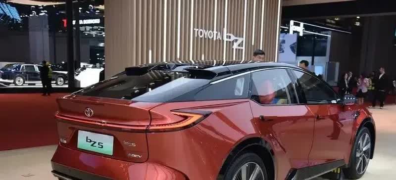 赤裸裸的现实！
6％家庭，买50万元以上的车；
12％家庭，买20~50万元