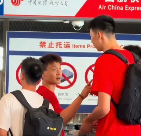 中国男篮出发前往浙江杭州，将参加在7月24日和25日对阵委内瑞拉男篮的两场热身赛