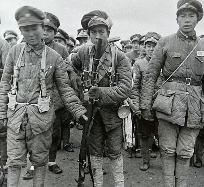 1949年，蒋介石率领数十万大军逃到台湾。一开始跟着老蒋逃到台湾的国军没多想，认