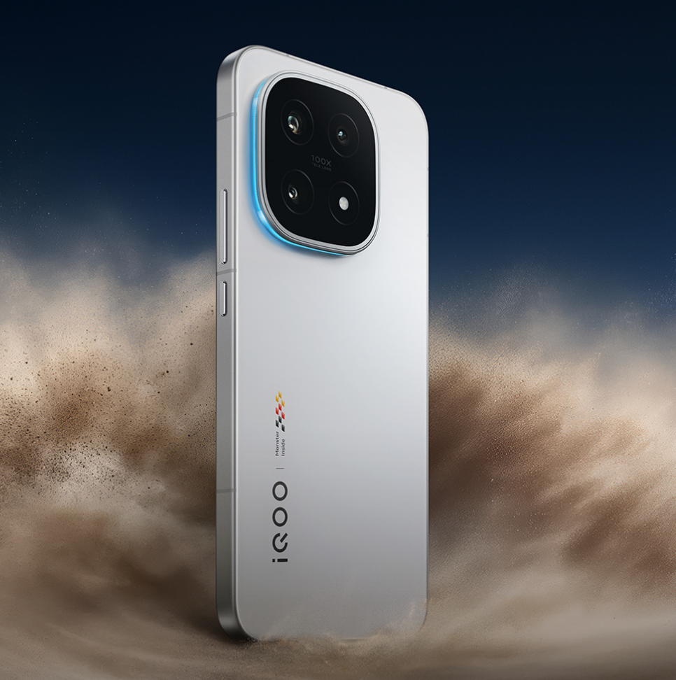 iQOO 15首发三星M14材质屏幕，说是三星显示最新、最好的发光材料和最强显示