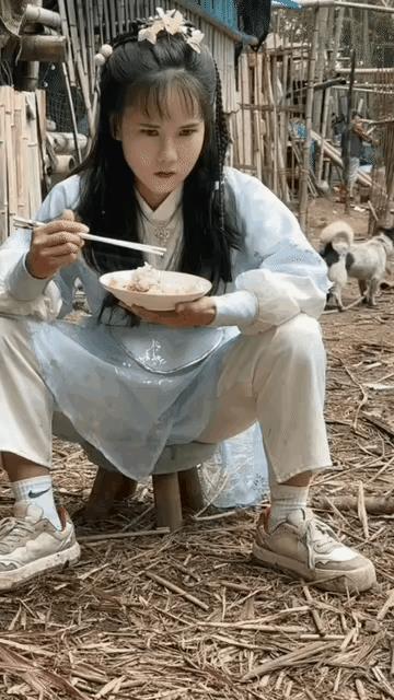 不要急不要急，它吃你米饭，你吃它鸡腿！