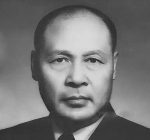 杀害我党300多条人命的杨虎，竟然登上了天安门，参加新中国的开国大典，然而仅仅过