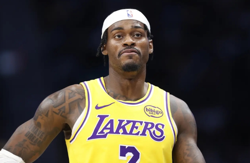 说实话，范德比尔特比八村塁更适合打首发，有3个原因：

其1：有东契奇，里夫斯，