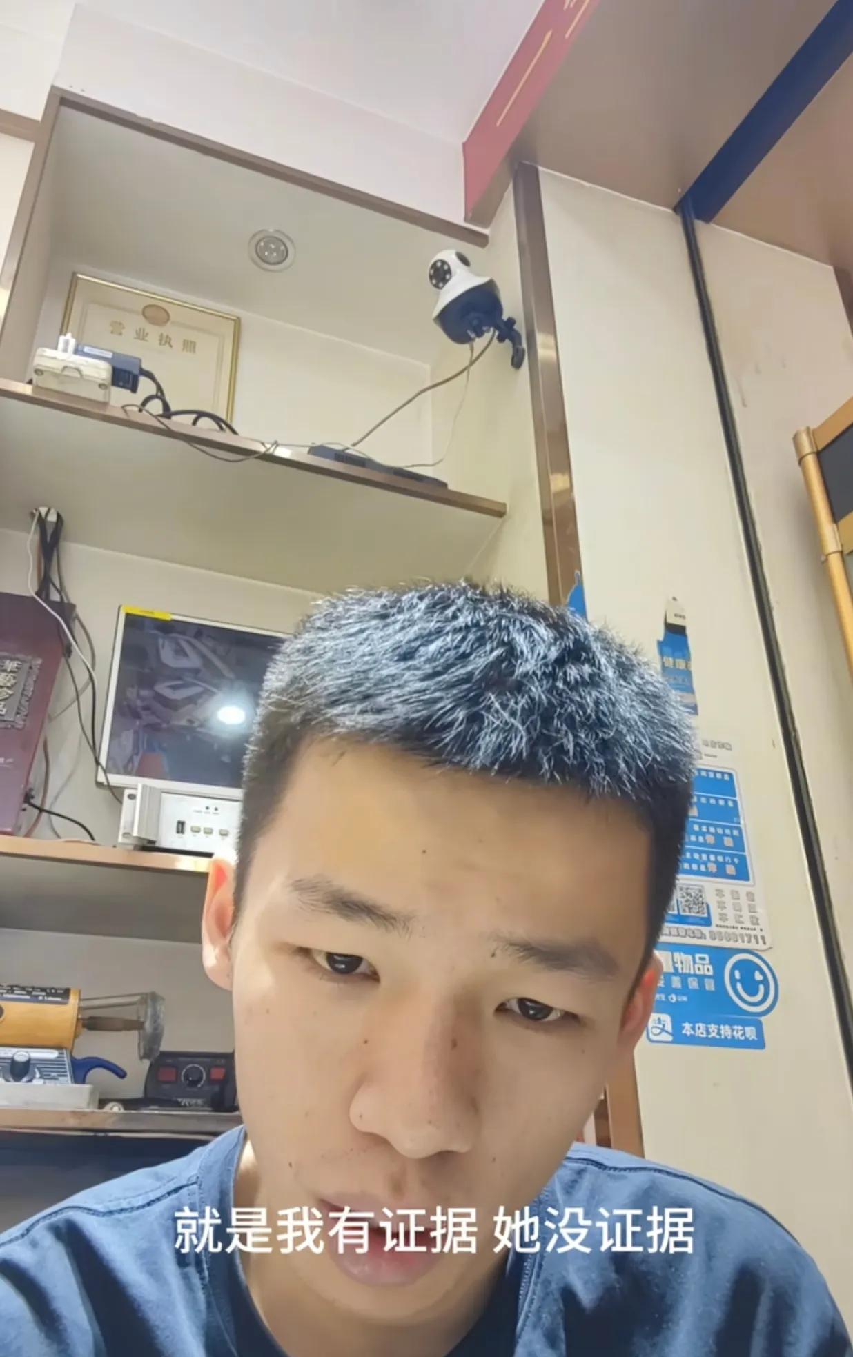 "真假金包银事件"引发全网吃瓜——
起因是某网友称花1.3W(男友付1W，女生添