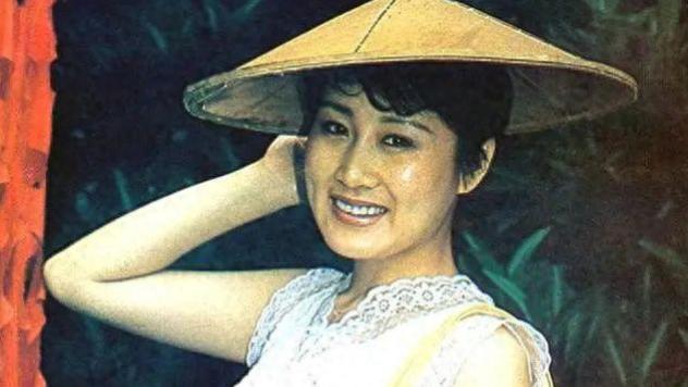 “人生如戏，全靠演技，但张凯丽的剧本，可是自己写的！”